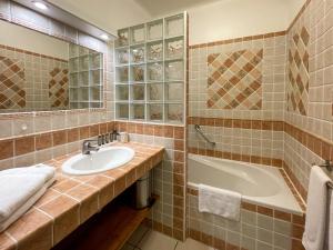 Hotels Hotel Marc-Hely : photos des chambres