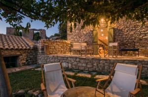 Kyparissia Old Town Lodge with amazing sea view