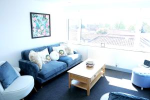 Sunset View, 2 bedrooms in the heart of Holt with parking