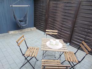 UROCZY ZAKĄTEK - Apartamenty z własnymi tarasami i grillem w centrum Zatora, blisko Energylandii