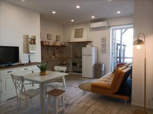 Amelia Apts & Rooms img57