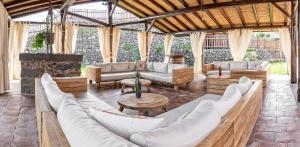 Etna Quota Mille Boutique Hotel, Typical Sicilian Food & Wine