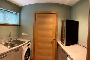 Aurora - Self Catering, Kirkwall, Quiet Location with Luxury Hot Tub