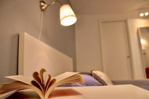 VHOME Exclusive Living Room