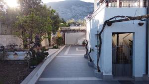 One-Bedroom Apartment with Garden View