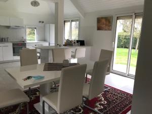 Maisons de vacances Superbe maison standing, 16 personnes, 8 grands lits, confort et grands volumes, jardin 2000m, parkings, wifi, prox plage : photos des chambres