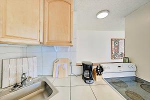 Pacific Monarch 1003 condo