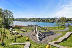 Scandpoint Apartment Fornebu Near Sea front with outdoor walk!