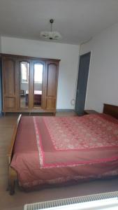 Appartements gite 4 pieces,6 couchages,centre ville Sancoins wifi gratuite,lave linge, lave vaisselle : photos des chambres