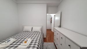 Coimbras Gray & White