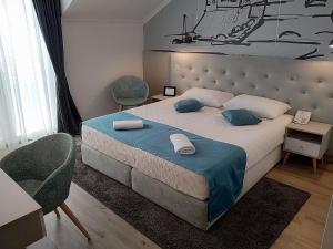 Double or Twin Room with Balcony room in Hotel Perla