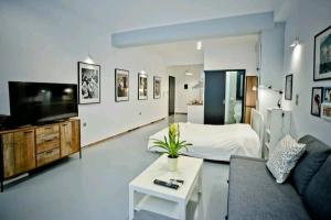 The old Tailor Factory White Room