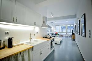 The old Tailor Factory White Room