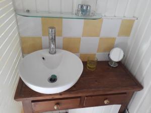 B&B / Chambres d'hotes Peniche Caroline : Chambre Double avec Salle de Bains Privative