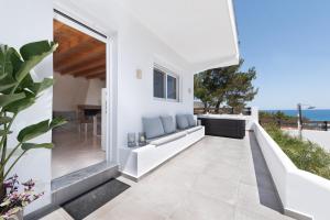 ANASTASIOS HOUSE STEGNA