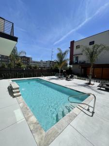 Stunning 4 BR Townhouse in Mid City