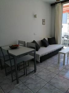 EL CHAPARRAL Studio-appartement with fantastic pool- view and STRONG WIFI