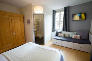 Maisons d'hotes Chambres Chez Laurence : Chambre Triple Classique