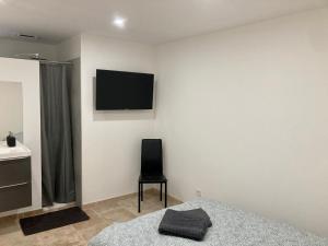 Sejours chez l'habitant mas feuillade logement partage : Chambre Double avec Salle de Bains Privative