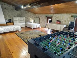 Maisons de vacances Les Ecuries, traditional stone farmhouse with pool : photos des chambres