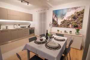 Luxury apartment Vela with swimming pool 