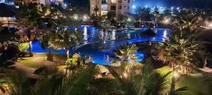 VG SUN CUMBUCO - PARAÍSO PÉ NA AREIA PARA 4 PESSOAS - COM HIDRO, SAUNA, PISCINA, COZINHA COMPLETA, PARQUINHO E WI-Fl