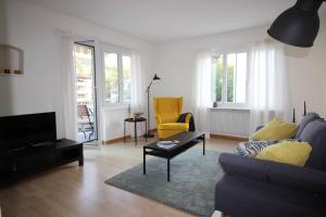 Casa Schilling- 2,5 rooms with balcony near hospital, university