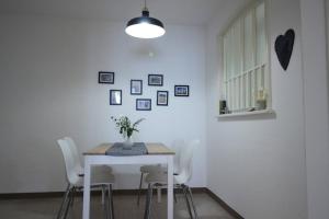 Casa Schilling- 2,5 rooms with balcony near hospital, university