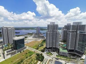 Almas Suites Muji Studio100mbps Netflix By STAY
