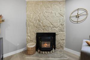 Cute Delightfully Remodeled Spacious Condo condo