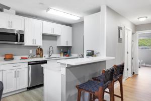 Cute Delightfully Remodeled Spacious Condo condo