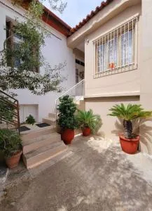 Mansion with Garden - Neápolis