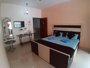 PHOENIX HOLIDAY HOME