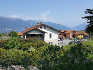 Holiday Home near Lago Maggiore Pool