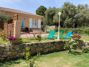 Maisons de vacances Appartement climatise 2 chambres 60m2 Dans un grand jardin a 5mn des plages : photos des chambres