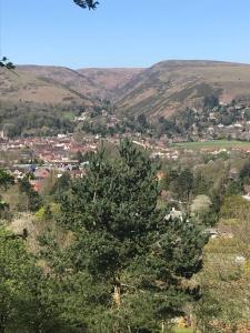 Spacious first floor apartment in the centre of Church Stretton with free parking