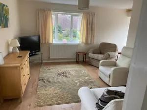 Spacious first floor apartment in the centre of Church Stretton with free parking - Lydbury North