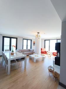 Luxury Fully Equipped 3BR 2BA Apartment by Siena Suites