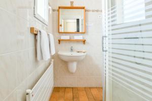 Hotels Logis Hotel de France : photos des chambres