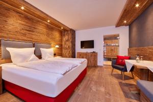 Double Room with Balcony room in Landhaus Sonnenbichl Mittenwald