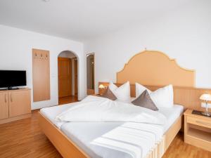 Apartment Rosa-6 by Interhome