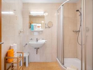 Apartment Rosa-6 by Interhome