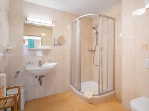 Apartment Rosa-6 by Interhome