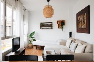 Sunny and modern apartment ideal for groups