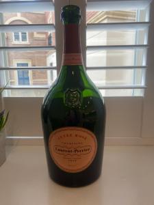 UNRIVALLED LOCATION - FIVE STAR - Worcester Apartment