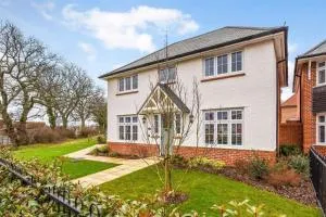 Luxury 4 Bedroom Detached House - Rowlands Castle