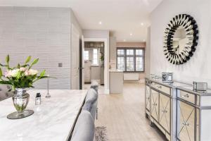 Luxury 4 Bedroom Detached House