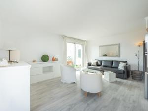 Apartment Turquoise-8 by Interhome