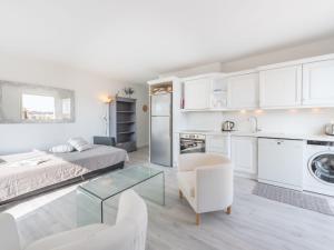 Apartment Turquoise-8 by Interhome