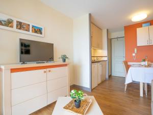 Studio Le Village - E1 121 by Interhome